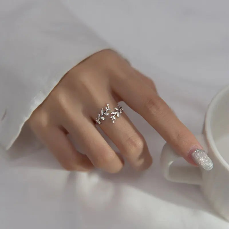 Elegant Leaf Ring